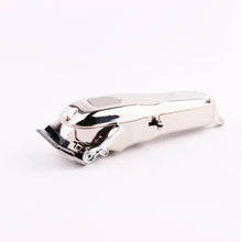 Cargar imagen en el visor de la galería, Maquina Peluquera Inalámbrica Profesional Geemy GM 6567 Plateada