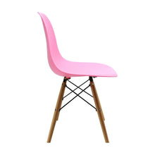 Cargar imagen en el visor de la galería, Silla Plastica Elegante Rosada Patas De Madera
